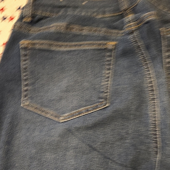 Stylish Blue Skinny Jeans with Gold Accents - Picture 6 of 6